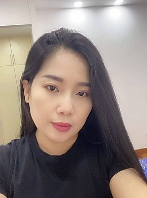 Sunny escort in Dubai offers Lécher et sucer les testicules services