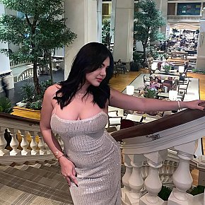 Senlana escort in Jeddah offers Chupar y Lamer cojones
 services