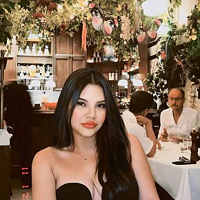 Senlana escort in Jeddah offers Chupar y Lamer cojones
 services