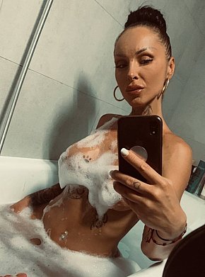Betty-CZ escort in Bratislava