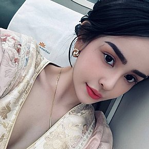 Lia Pequeña Y Delgada escort in Hong Kong offers Experiencia de Novia (GFE)
 services