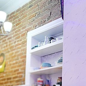 Alice-Pearl escort in Montreal offers Web cam services