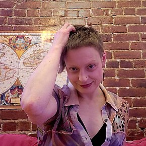 Alice-Pearl escort in Montreal offers Sexting services