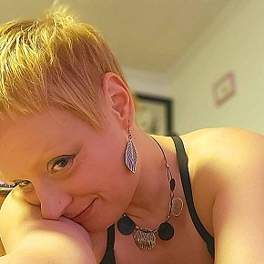 Alice-Pearl escort in Montreal offers Erotische Massage services