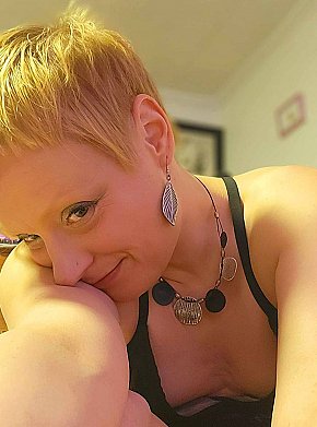 Alice-Pearl escort in Montreal offers Sexting services