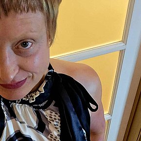 Alice-Pearl escort in Montreal offers Sexting services