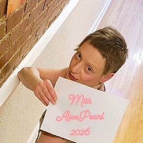 Alice-Pearl escort in Montreal offers Sexting services