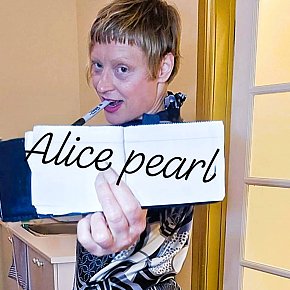 Alice-Pearl escort in Montreal offers Sexting services