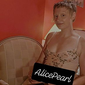 Alice-Pearl escort in Montreal offers Sexting services