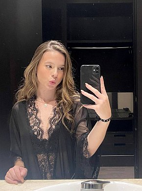 Nora Modella/Ex-modella escort in Ontario