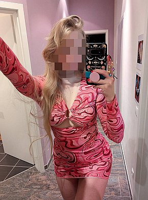 Lacroix Gelegentlich escort in Paris offers 69 Position services
