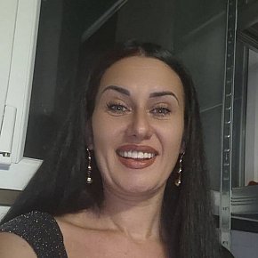 Sweet-Ella Natürlich escort in Bucharest offers Sex in versch. Positionen services
