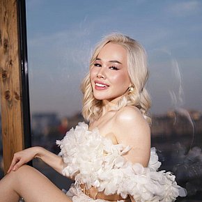 Chloya Étudiante escort in Dubai offers Ejaculation sur le corps services