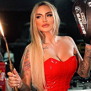 Glo escort in London offers Embrasser services