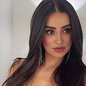 Noor Petite
 escort in Amsterdam offers Sauna services
