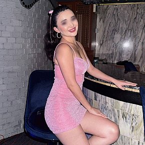 Whitley Completamente Naturale escort in Dubai offers Orale (ricevere) services