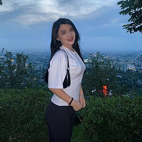 Whitley Completamente Naturale escort in Dubai offers Orale (ricevere) services