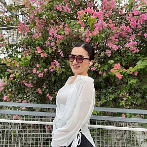 Whitley Completamente Naturale escort in Dubai offers Orale (ricevere) services