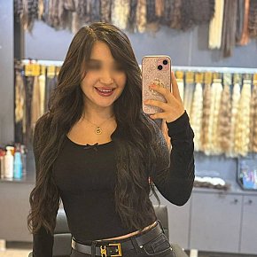 Whitley Completamente Naturale escort in Dubai offers Orale (ricevere) services
