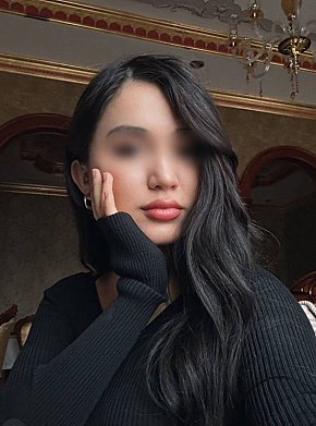 Whitley Completamente Naturale escort in Dubai offers Orale (ricevere) services