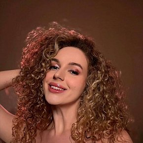 Laila Entièrement Naturelle escort in Dubai offers Striptease/Lapdance services