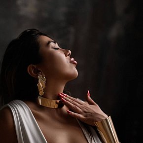Victoria Completamente Naturale escort in Dubai offers Dildo/sex toys services