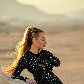 Cassandra Posterior Mare escort in Dubai offers Sex între sâni services