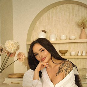 Abigail Menue escort in Dubai offers Embrasser services