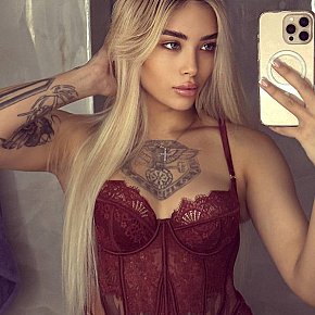 Kensington Super Gros Seins escort in Dubai offers Ejaculation faciale services