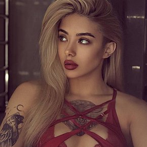 Kensington Super Gros Seins escort in Dubai offers Ejaculation faciale services