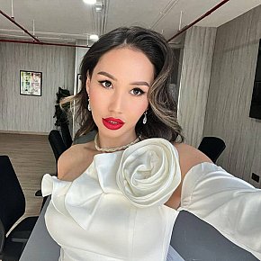 Emma Super Busty
 escort in Dubai offers Dirtytalk services