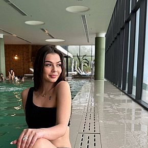 Crystal Großer Hintern escort in Dubai offers Zungenküsse services