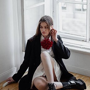 Leah Student(in) escort in  offers In den Mund spritzen services