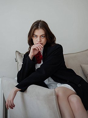 Leah Student(in) escort in  offers In den Mund spritzen services