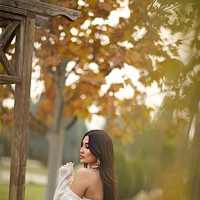 Laura Vip Escort escort in Dubai offers Striptease/Lapdance services