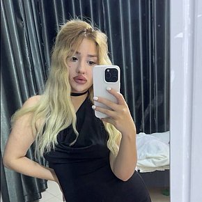 Lunelle Mignonă escort in Dubai offers Sex în Diferite Poziţii services