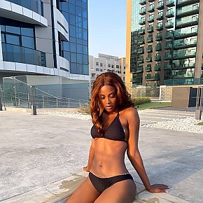 Isha Completamente Naturale escort in Dubai offers Bacio services