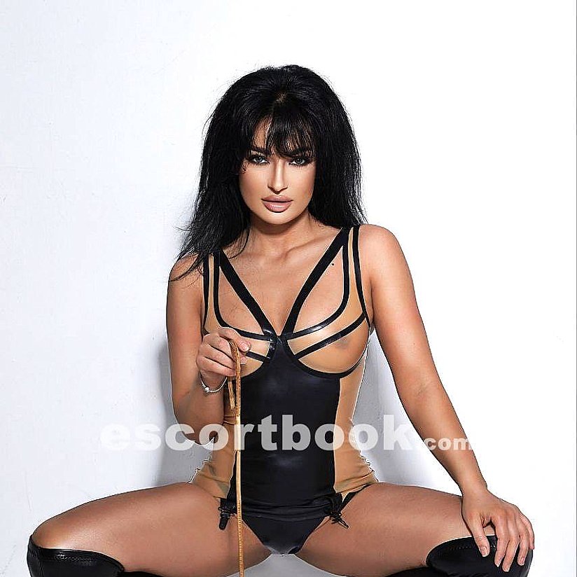 Mistress-Anastasia-Black