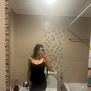 Magnolia Tetas Enormes escort in Dubai offers Beso francés
 services