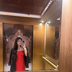 Magnolia Tetas Enormes escort in Dubai offers Beso francés
 services