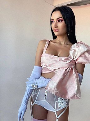 Roxolana Modelo/Ex-modelo escort in Dubai offers DUO services
