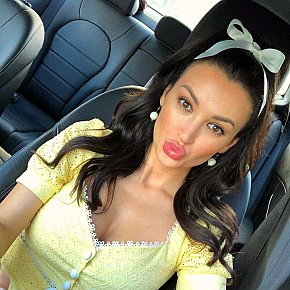 Roxolana Modelo/Ex-modelo escort in Dubai offers DUO services