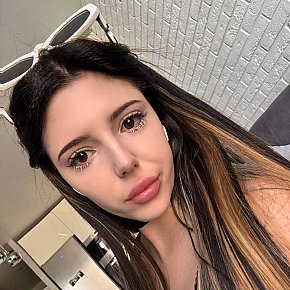Sheryl Studentessa Al College escort in Dubai offers Deep Throat (Gola profonda) services