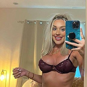 Escort in Paris, Lucianne Ocazional provides Handjob