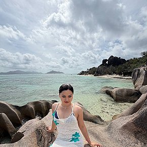 Joy escort in Abu Dhabi offers Massaggio sensuale su tutto il corpo services