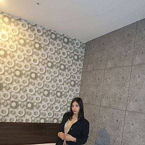 Via escort in Singapore City offers Cumshot on body (COB) services