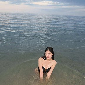 Via escort in Singapore City offers Cumshot on body (COB) services