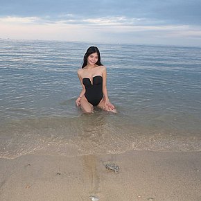 Via escort in Mumbai offers Experiência com garotas (GFE) services