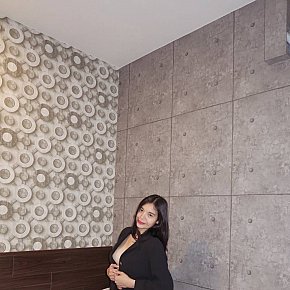Via escort in Singapore City offers Cumshot on body (COB) services