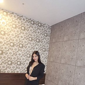 Via escort in Singapore City offers Cumshot on body (COB) services